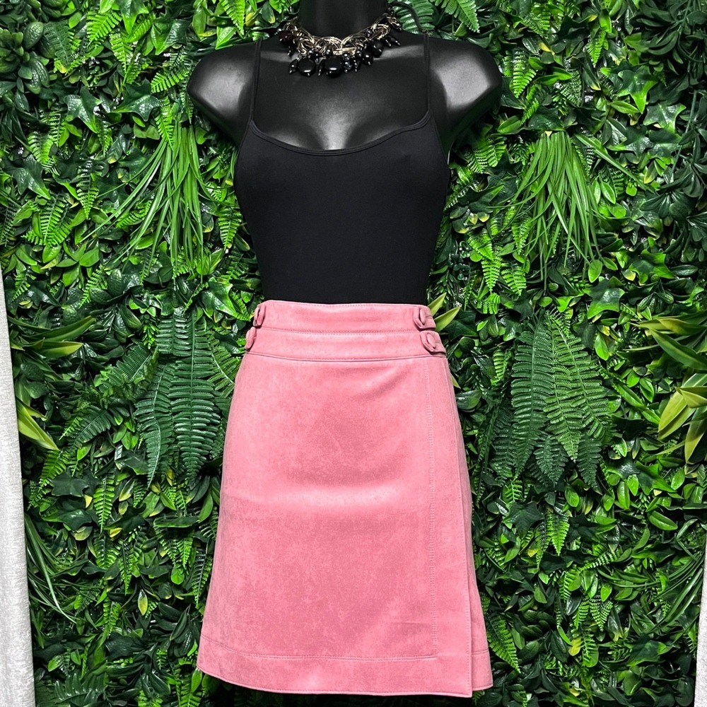 White House Black Market Skirt Size 00 Pink Faux Suede Mini Button Detail 4118 - Picture 2 of 8